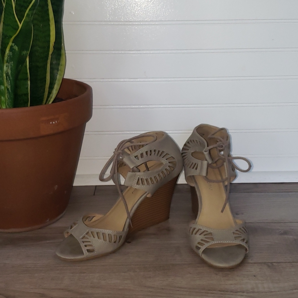 Grey Wedges